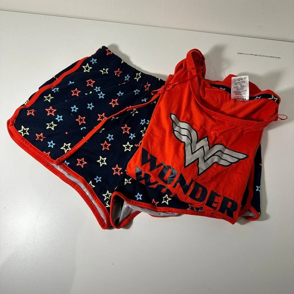 Wonder Woman  2 piece Pyjama women’s size M - Picture 7 of 7